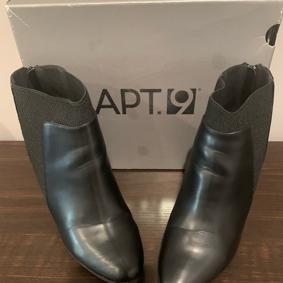 Apt. 9 Women's Sleek Black Ankle Booties - Picture 7 of 8